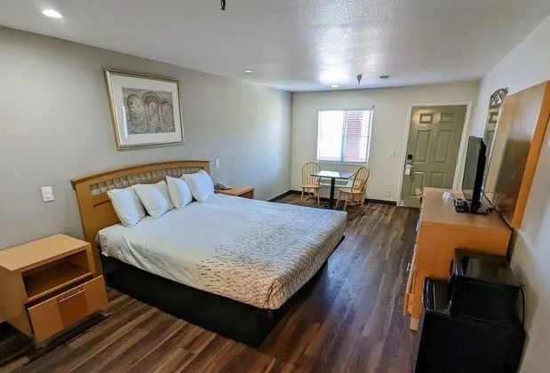Suite with 1 King bed - Non Smoking