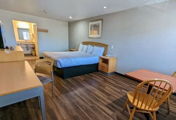 Suite with 1 King bed - Non Smoking