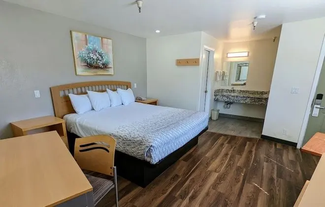 Suite with 1 King bed - Non Smoking