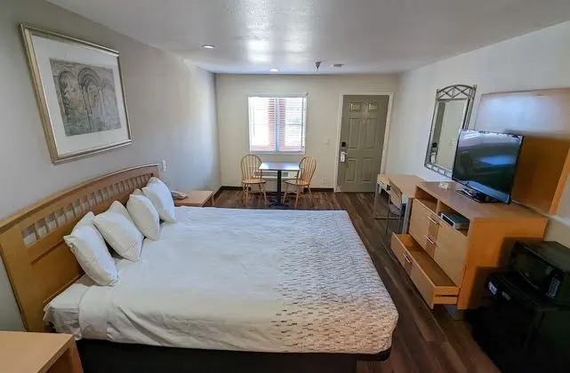 Suite with 1 King bed - Non Smoking