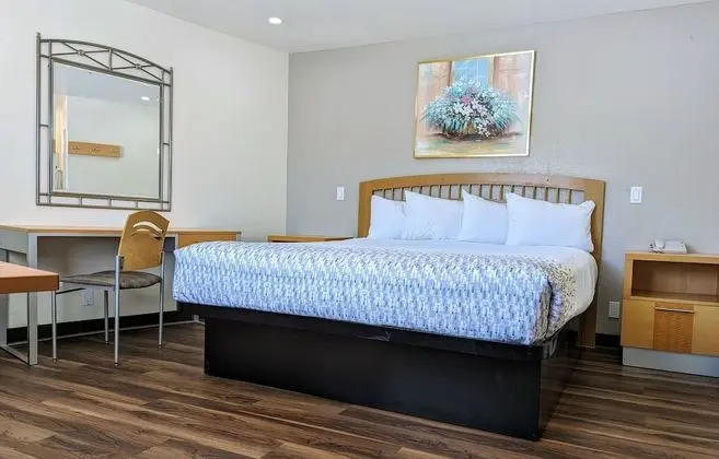 Suite with 1 King bed - Non Smoking