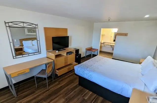 Suite with 1 King bed - Non Smoking