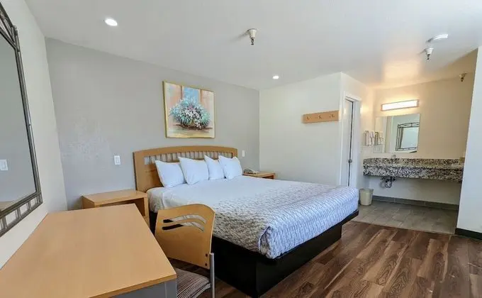 Suite with 1 King bed - Non Smoking
