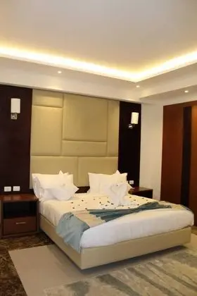 Tek Büyük veya İki Ayrı Yataklı Oda (Side Sea View and Garden View)