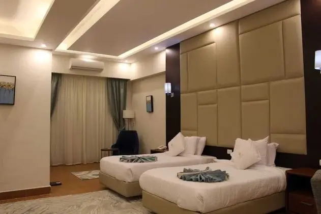 Tek Büyük veya İki Ayrı Yataklı Oda (Side Sea View and Garden View)