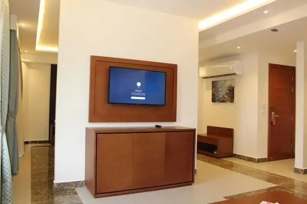 Tek Büyük veya İki Ayrı Yataklı Oda (Side Sea View and Garden View)