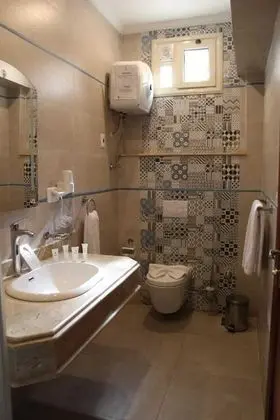 Tek Büyük veya İki Ayrı Yataklı Oda (Side Sea View and Garden View)