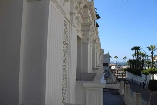 Tek Büyük veya İki Ayrı Yataklı Oda (Side Sea View and Garden View)