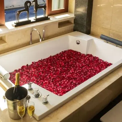 Süit, Balkon, Havuz Manzaralı
