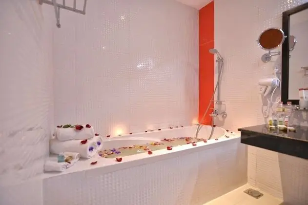 Süit, 1 En Büyük (King) Boy Yatak, Sigara İçilmez