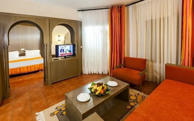 Standard Dört Kişilik Oda, Bahçe Manzaralı