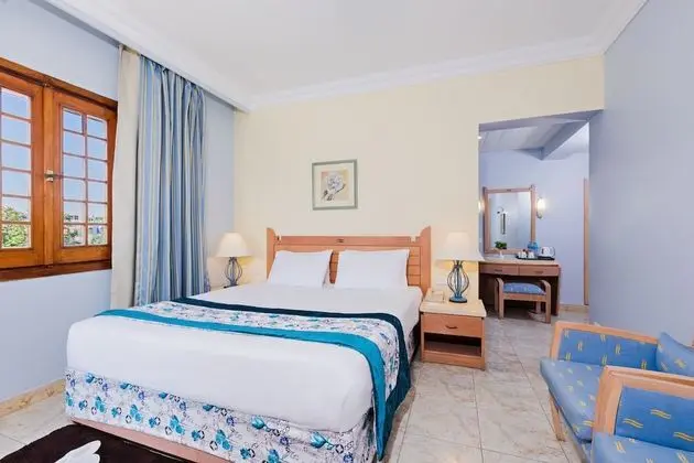 Standard Tek Büyük veya İki Ayrı Yataklı Oda, 1 Yatak Odası, Balkon, Havuz Manzaralı