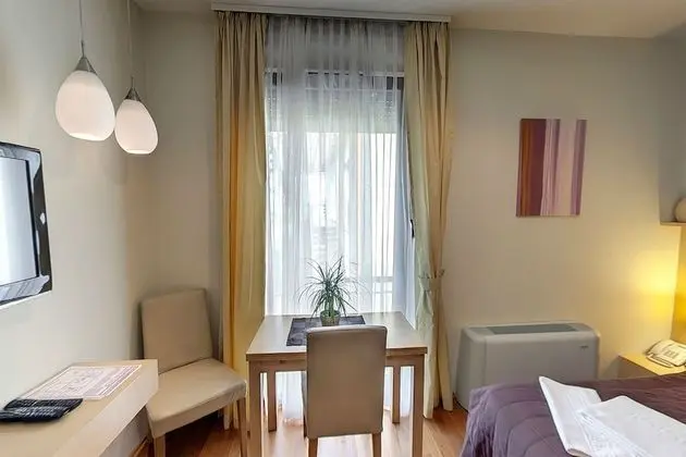 Standard Oda, Göl Manzaralı