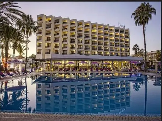 Standard Tek Büyük Yataklı Oda, Kısmi Deniz Manzaralı