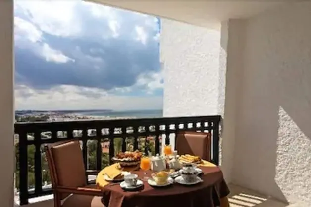 Standard Tek Büyük Yataklı Oda, Kısmi Deniz Manzaralı