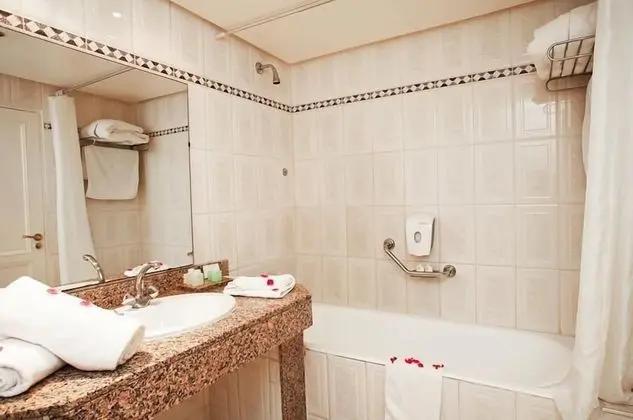 Standard Tek Büyük Yataklı Oda, Kısmi Deniz Manzaralı