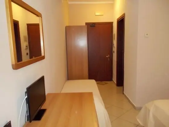 Üç Kişilik Oda (with balcony)