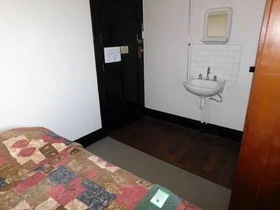 Basic Tek Kişilik Oda, Ortak Banyo