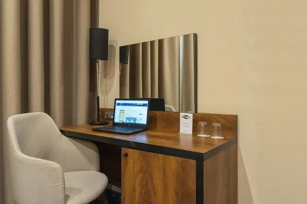 Business Tek Büyük Yataklı Oda