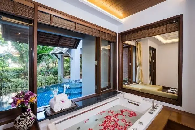 Pool Suite Garden View