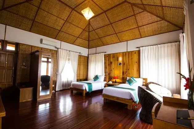 Villa, Göl Manzaralı