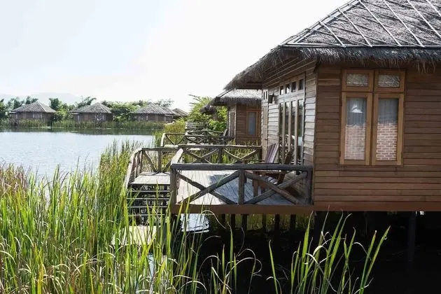 Villa, Göl Manzaralı