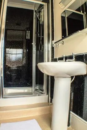 Tek Büyük Yataklı Oda ( Room 4)