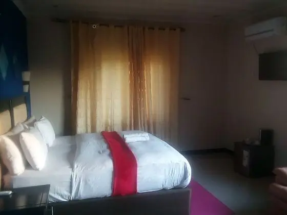Deluxe Tek Büyük Yataklı Oda, 1 En Büyük (King) Boy Yatak, Havuz Manzaralı