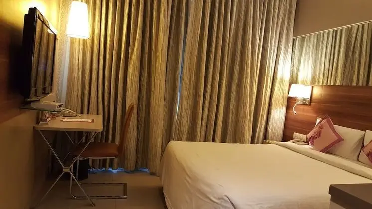 Deluxe Oda, 1 Büyük (Queen) Boy Yatak, Şehir Manzaralı
