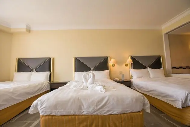 Üç Kişilik Oda, Kısmi Deniz Manzarası