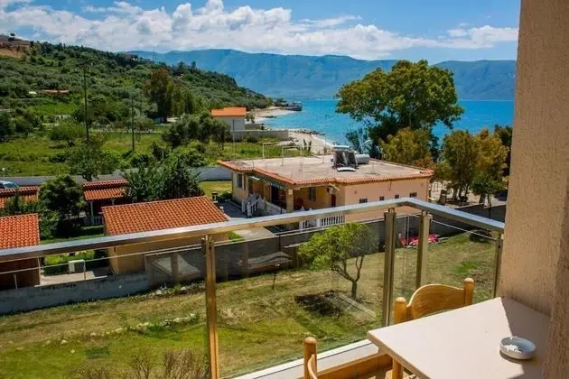 Tek Büyük Yataklı Oda, Balkon, Kısmi Deniz Manzaralı