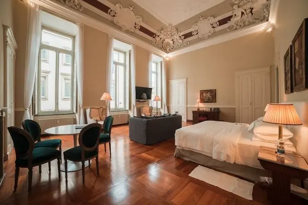 Luxury Oda