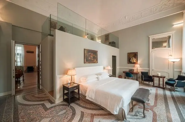Luxury Oda