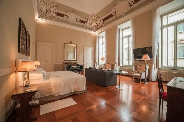 Luxury Oda