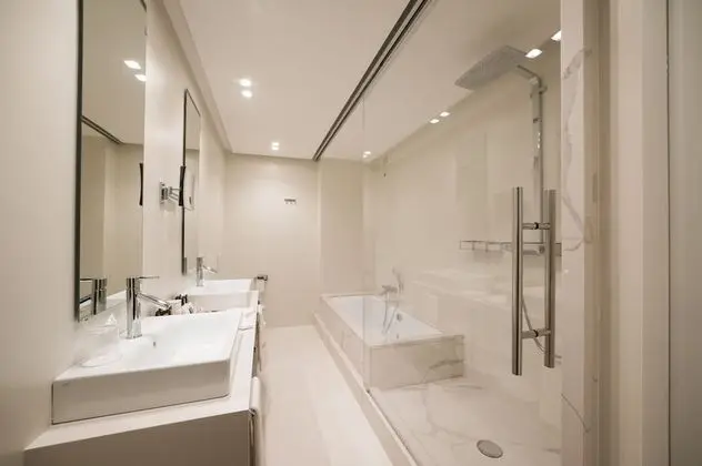 Luxury Oda