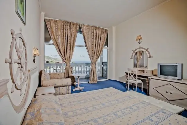 Tek Büyük Yataklı Oda, Balkon, Deniz Manzaralı