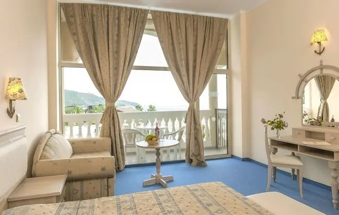 Tek Büyük Yataklı Oda, Balkon, Deniz Manzaralı