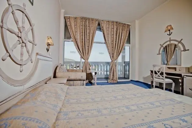 Tek Büyük Yataklı Oda, Balkon, Deniz Manzaralı