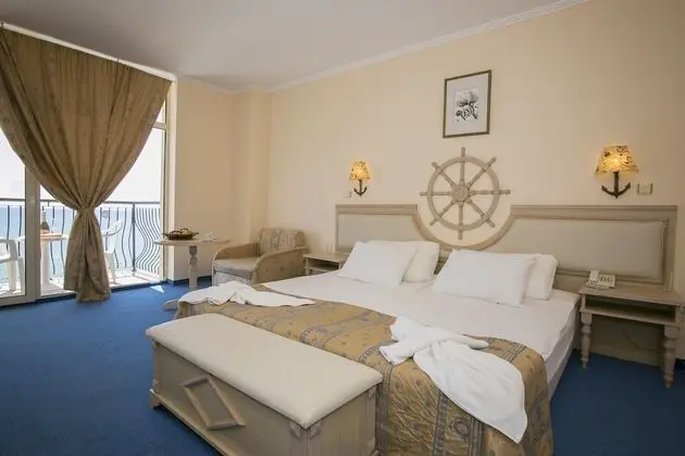 Tek Büyük Yataklı Oda, Balkon, Deniz Manzaralı