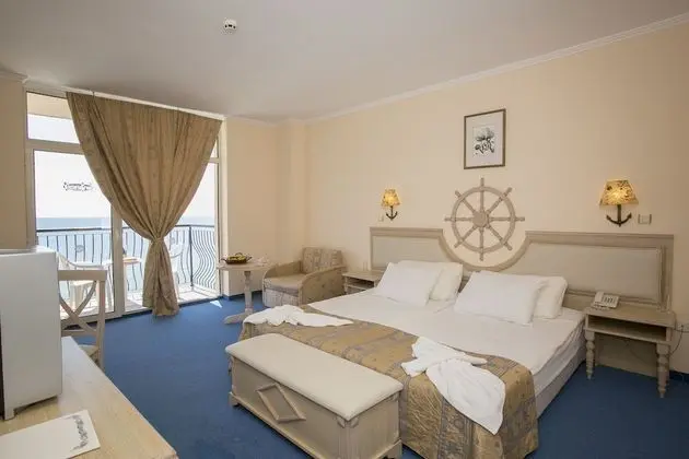 Tek Büyük Yataklı Oda, Balkon, Deniz Manzaralı