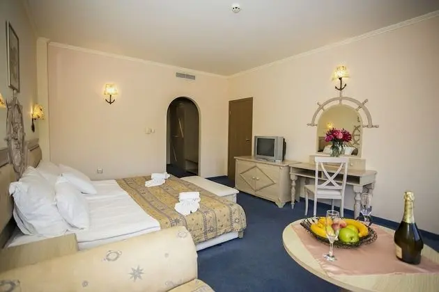 Tek Büyük Yataklı Oda, Balkon, Deniz Manzaralı