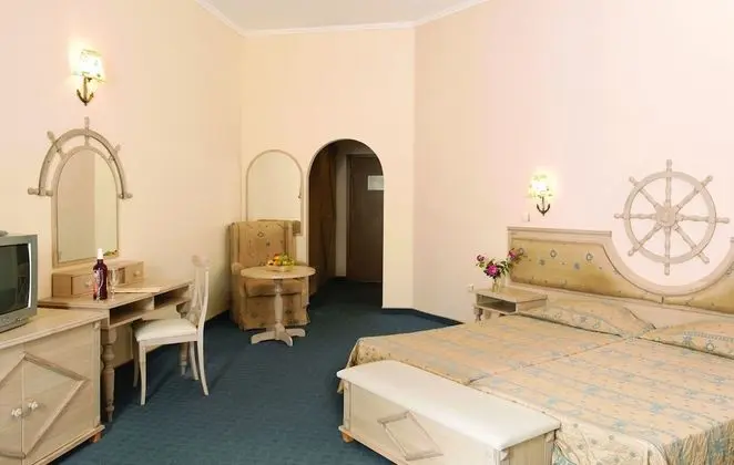 Tek Büyük Yataklı Oda, Balkon, Park Manzaralı