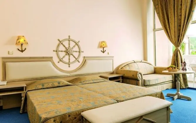 Tek Büyük Yataklı Oda, Balkon, Park Manzaralı