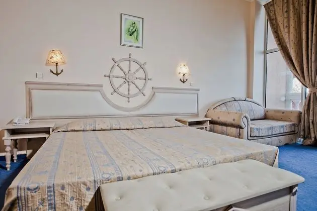 Tek Büyük Yataklı Oda, Balkon, Park Manzaralı