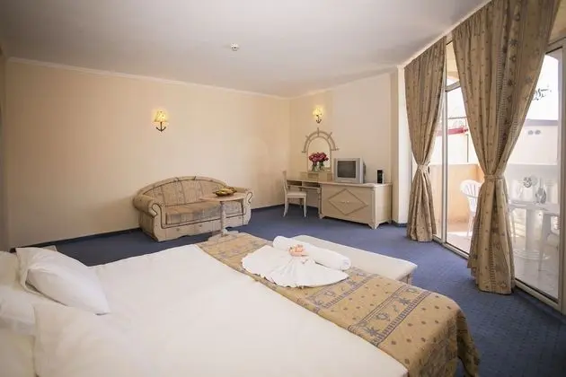 Tek Büyük Yataklı Oda, Balkon, Park Manzaralı