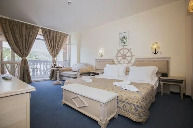 Tek Büyük Yataklı Oda, Balkon, Park Manzaralı