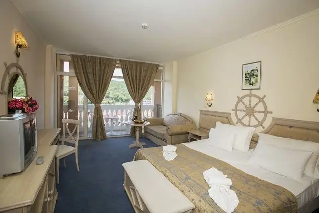 Tek Büyük Yataklı Oda, Balkon, Park Manzaralı