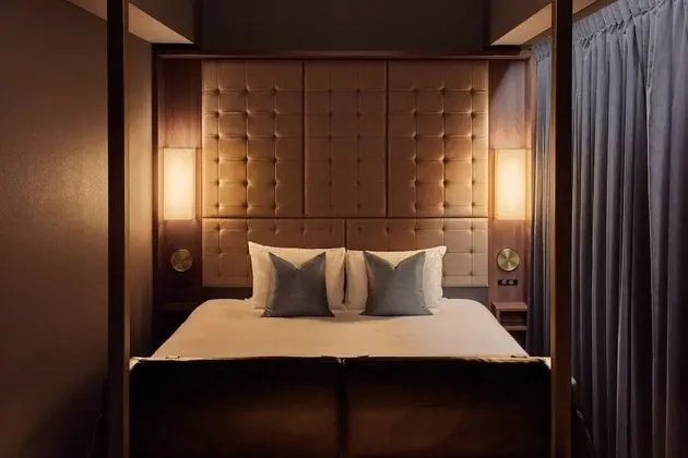 Superior Double - 1 Queen Bed - Non-Smoking