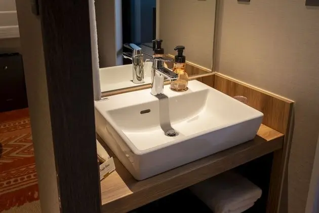 Standard Tek Büyük Yataklı Oda (w/Shower)