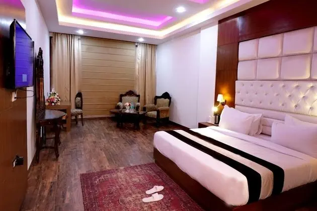 Luxury Oda